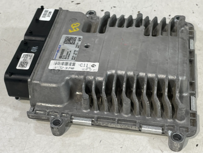 Load image into Gallery viewer, 2020 HYUNDAI PALISADE ENGINE &amp; BODY CONTROL MODULE ECM BCM W/ KEY FOB #100843
