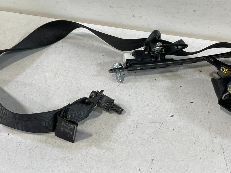 Load image into Gallery viewer, 2019 - 2020 INFINITI QX50 FRONT RIGHT PASSENGER SIDE SEAT BELT RETRACTOR # 97632
