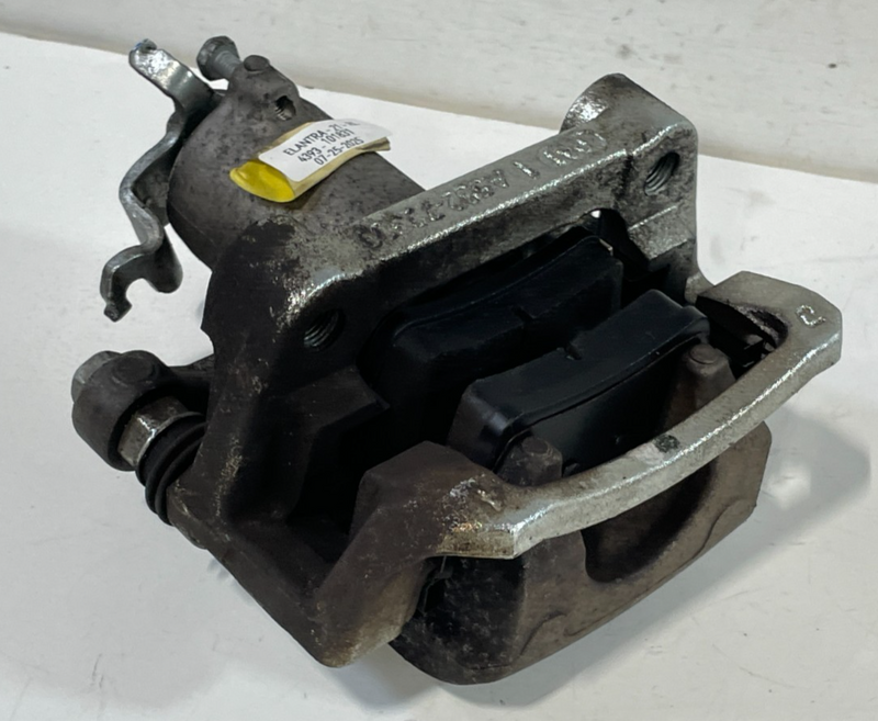 Load image into Gallery viewer, 21-23 HYUNDAI ELANTRA REAR LEFT SIDE BRAKE CALIPER W/ BRAKE PADS 2.0L # 101831
