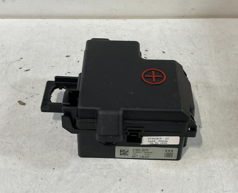 Load image into Gallery viewer, 2022-2023 KIA STINGER POSITIVE BATTERY FUSE TERMINAL COVER FUSIBLE LINK # 99636
