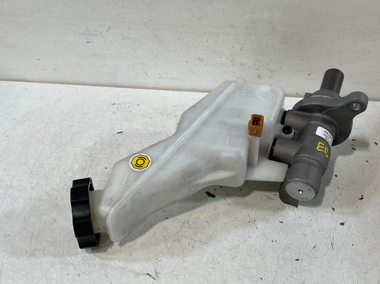 2020-2025 HYUNDAI PALISADE BRAKE MASTER CYLINDER RESERVOIR BOOSTER TANK