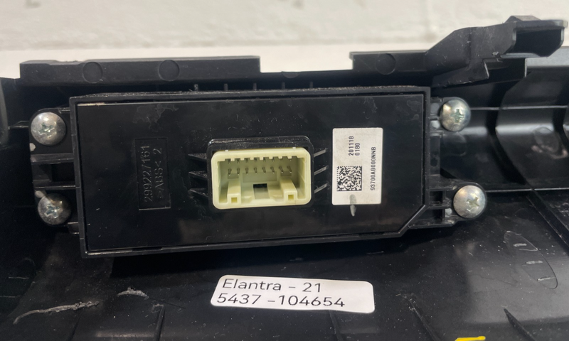 Load image into Gallery viewer, HYUNDAI ELANTRA DASH DIMMER &amp; TRUNK &amp; TRACTION CONTROL SWITCH W/ BRACKET #104654
