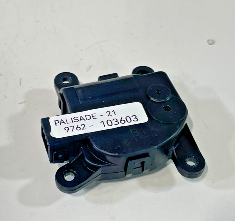 Load image into Gallery viewer, 2010-2025 HYUNDAI PALISADE HVAC A/C HEATER FLAP SERVO ACTUATOR MOTOR # 103603
