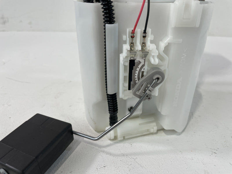 Load image into Gallery viewer, ⭐⭐ 2022 - 2024 HONDA CIVIC SEDAN FUEL GAS PUMP ASSEMBLY 292100-9570 ⭐⭐
