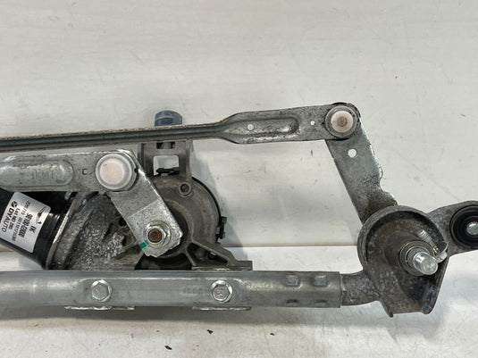 19-24 GENESIS G70 FRONT WINDSHIELD WIPER TRANSMISSION LINKAGE W/ MOTOR
