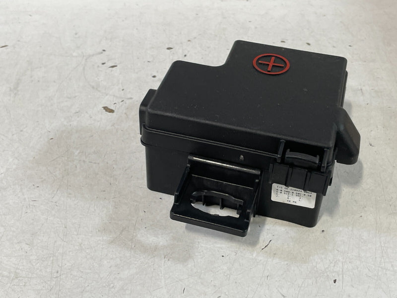 Load image into Gallery viewer, 2022-2023 KIA STINGER POSITIVE BATTERY FUSE TERMINAL COVER FUSIBLE LINK # 99636
