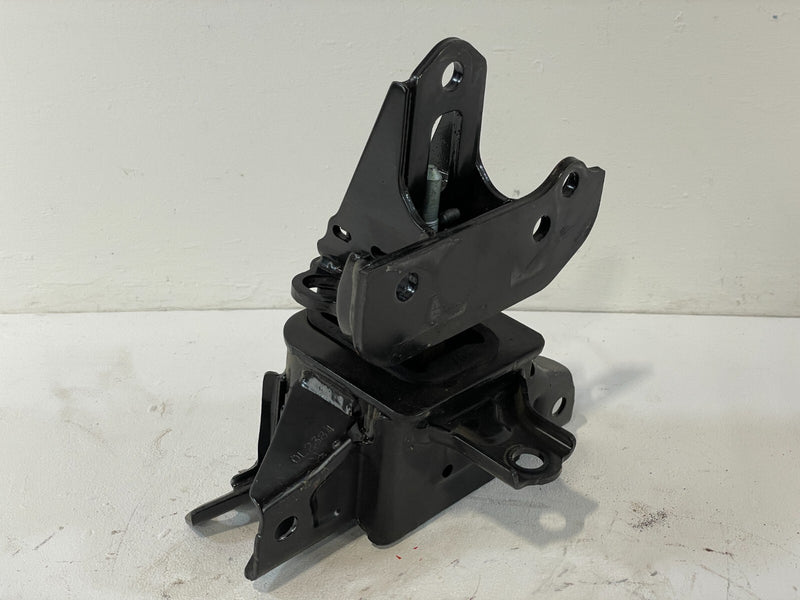Load image into Gallery viewer, ⭐⭐ 2021-2023 HYUNDAI ELANTRA TRANSMISSION TRANS MOUNT BRACKET 21830-AA200 2.0L ⭐
