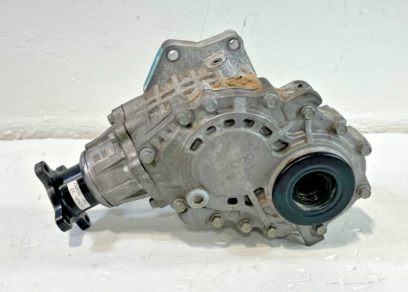 Load image into Gallery viewer, 21-25 HYUNDAI TUCSON AWD AUTO TRANSMISSION TRANSFER CASE 6K MILES 2.5L # 103852
