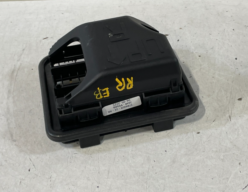 Load image into Gallery viewer, 18-23 KIA STINGER REAR LH OR RH QUARTER PANEL PRESSURE AIR VENT GRILL # 99606
