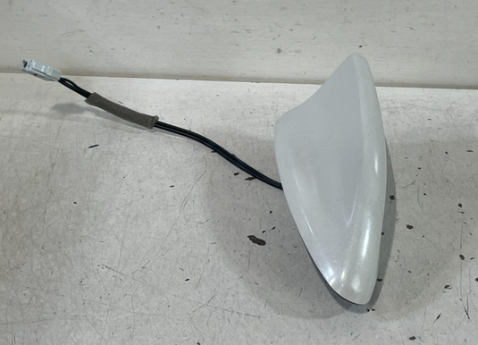2023-2025 HR-V TOP ROOF SATELLITE SHARK FIN RADIO ANTENNA WHITE (NH883P)