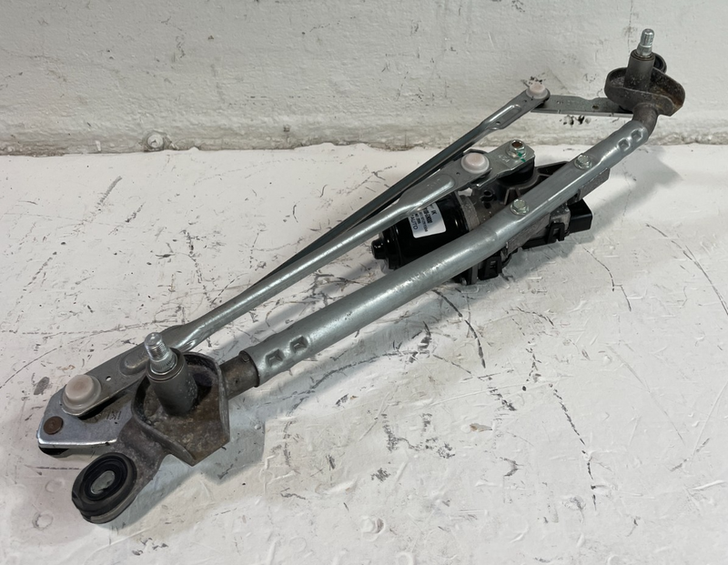 Load image into Gallery viewer, 19-25 GENESIS G70 FRONT WINDSHIELD WIPER TRANSMISSION LINKAGE W/ MOTOR # 104355
