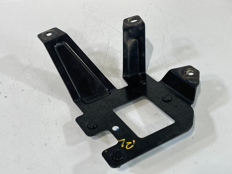 Load image into Gallery viewer, 20-22 HYUNDAI PALISADE REAR LEFT DRIVER BLIND SPOT RADAR SENSOR BRACKET # 102124
