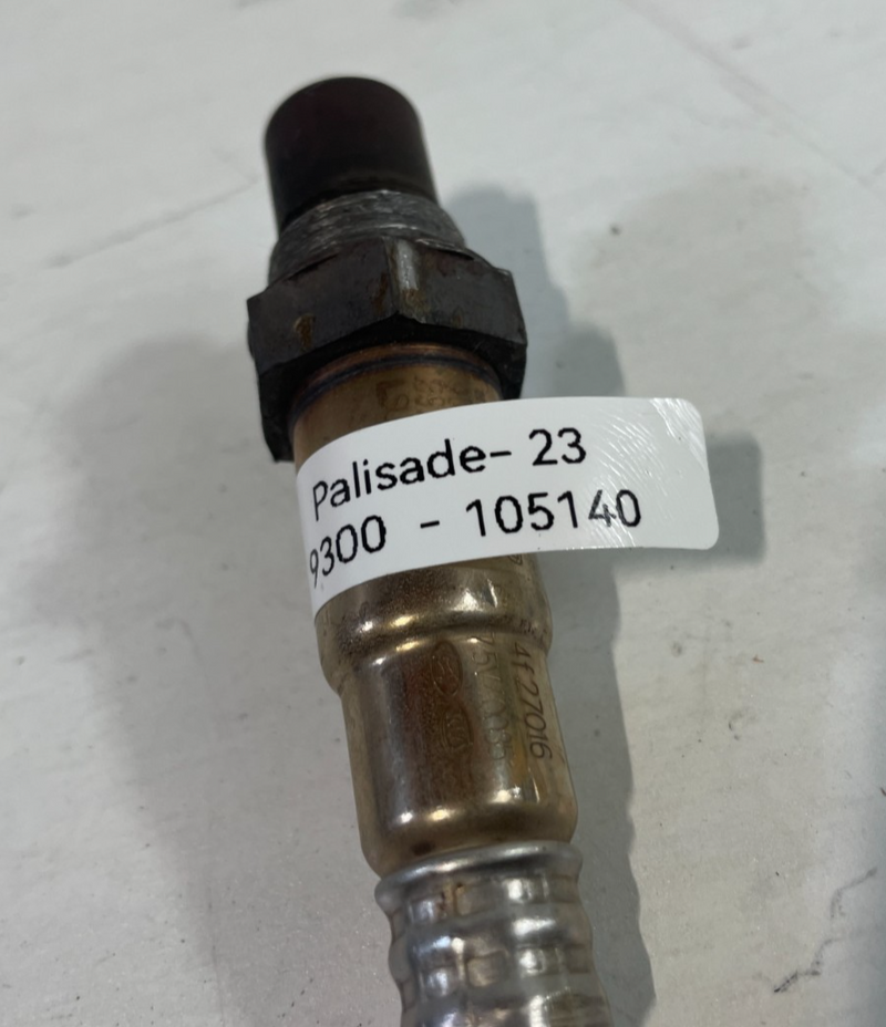 Load image into Gallery viewer, 20-25 HYUNDAI PALISADE FRONT RIGHT SIDE EXHAUST LAMBDA O2 OXYGEN SENSOR #105140
