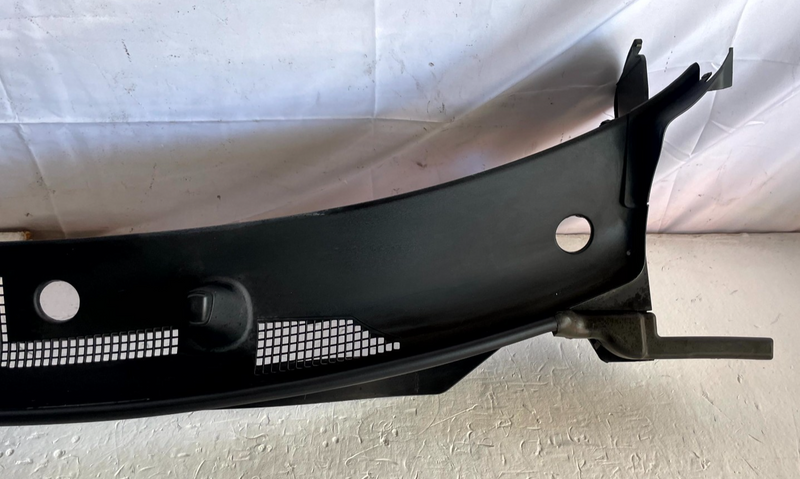 Load image into Gallery viewer, 2023-2025 KIA SPORTAGE FRONT WINDSHIELD COWL PANEL VENT GRILLE COVER # 106661
