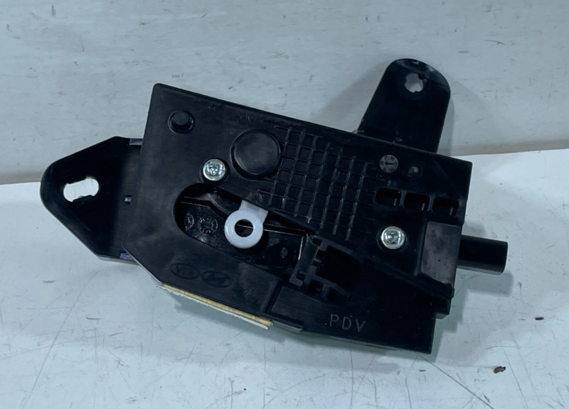 Load image into Gallery viewer, 2020-2022 HYUNDAI PALISADE FUEL GAS TANK DOOR LATCH LOCK ACTUATOR MODULE #103069
