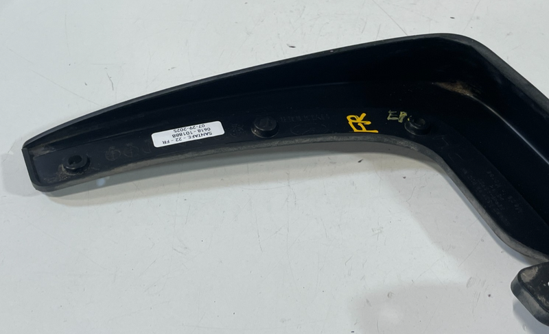 Load image into Gallery viewer, 21-23 HYUNDAI SANTA FE FRONT RIGHT PASSENGER SIDE MUD SPLASH FLAP GUARD # 101888

