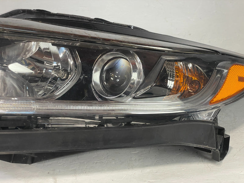 Load image into Gallery viewer, 2019-2022 HONDA HR-V LEFT SIDE HALOGEN W/O LED HEADLIGHT HEADLAMP # IG15-HDU975
