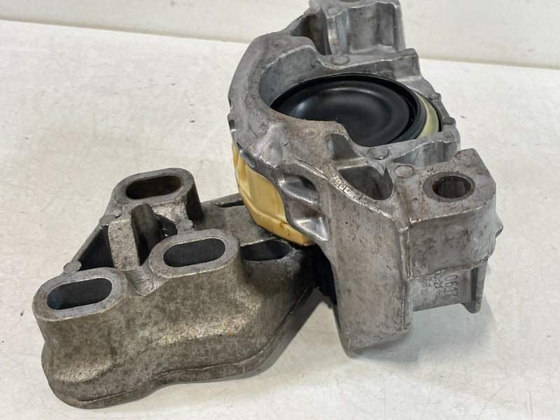 Load image into Gallery viewer, 2017 - 2019 INFINITI QX30 LEFT SIDE ENGINE MOTOR MOUNT BRACKET INSULATOR # 95343
