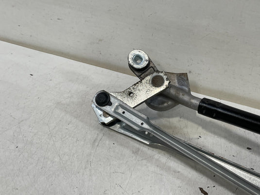 18-23 KIA STINGER FRONT WINDSHIELD WIPER TRANSMISSION LINKAGE W/ MOTOR