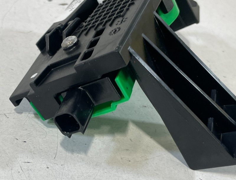 Load image into Gallery viewer, 2020-2022 HYUNDAI PALISADE FUEL GAS TANK DOOR LATCH LOCK ACTUATOR MODULE # 99192
