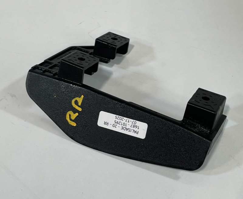 Load image into Gallery viewer, 20-22 HYUNDAI PALISADE REAR RIGHT BLIND SPOT RADAR SENSOR MODULE BRACKET #101295
