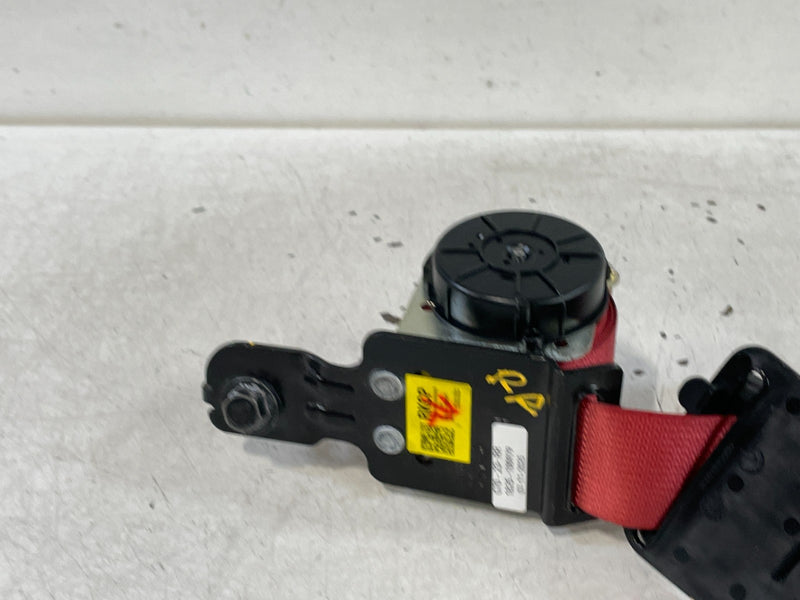 Load image into Gallery viewer, 22-23 GENESIS G70 REAR RIGHT PASSENGER SIDE SEAT BELT SEAT BELT RETRACTOR 100979
