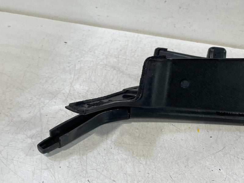 Load image into Gallery viewer, 19-23 GENESIS G70 FRONT RIGHT PASSENGER SIDE HOOD BONNET SEAL STRIP COVER 100962
