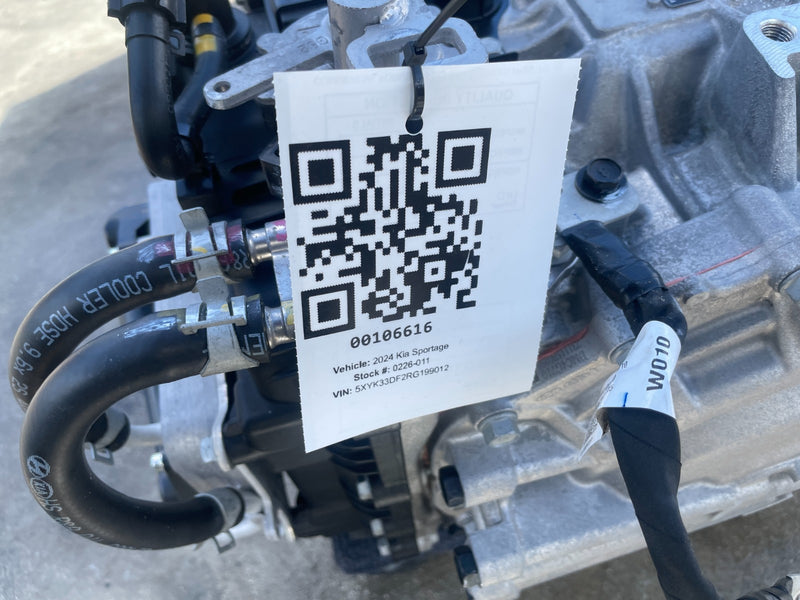 Load image into Gallery viewer, KIA SPORTAGE FWD AUTOMATIC TRANSMISSION ASSEMBLY 34K MILES 2.5L 23-25 # 106616
