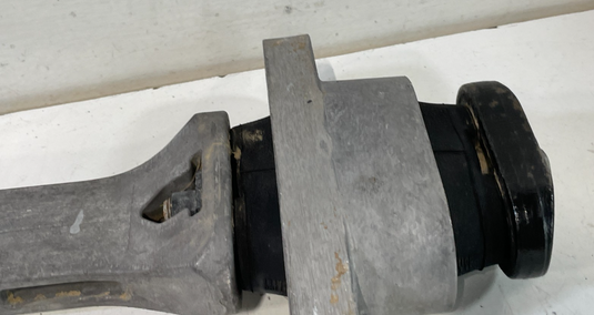 19-25 HYUNDAI SANTA FE PALISADE ENGINE MOTOR MOUNT TORQUE ARM ROLL ROD