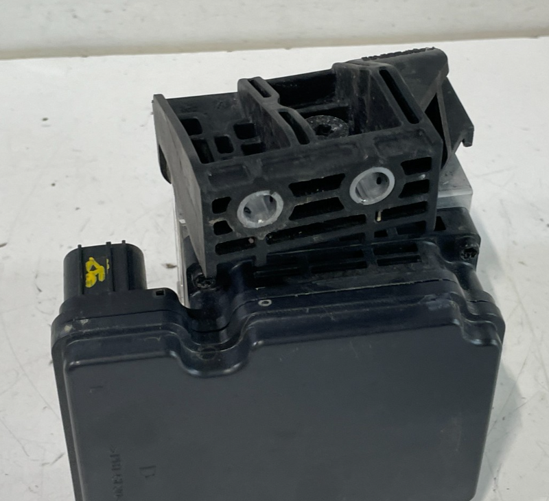 Load image into Gallery viewer, 19-20 HYUNDAI SANTA FE AWD ANTI LOCK ABS BRAKE PUMP CONTROL MODULE UNIT # 102934

