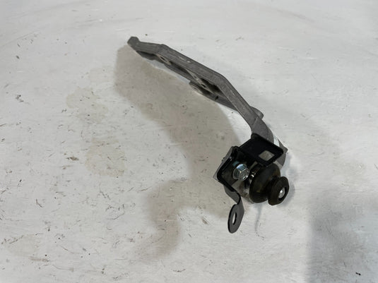 16-22 HONDA HR-V FRONT LEFT DRIVER SIDE AIR CLEANER STAY MOUNT BRACKET