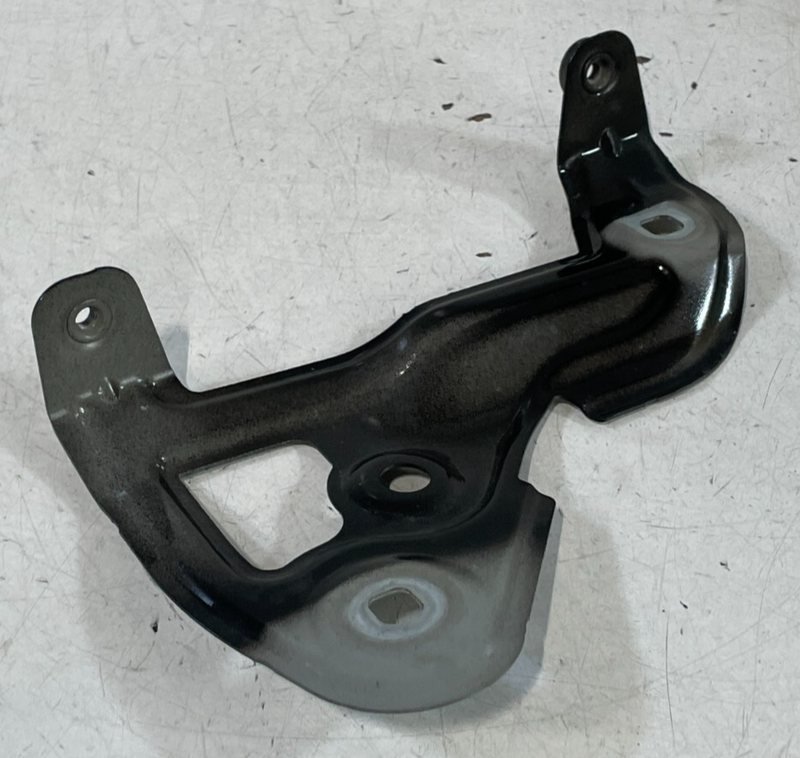 Load image into Gallery viewer, 2019-2024 BMW 330i 330e FRONT RIGHT SIDE FENDER REARWARD SUPPORT BRACKET # 98332
