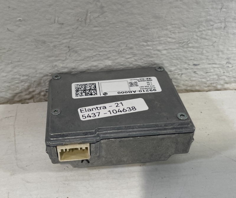 Load image into Gallery viewer, 2021-2023 HYUNDAI ELANTRA WINDSHIELD LANE KEEP ASSIST CAMERA MODULE # 104638
