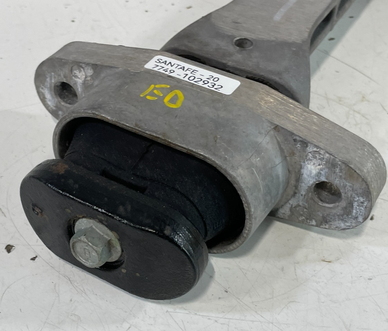 Load image into Gallery viewer, 19-25 HYUNDAI SANTA FE PALISADE ENGINE MOTOR MOUNT TORQUE ARM ROLL ROD # 102932
