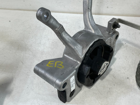 19-24 BMW 330i 330i xDrive AUTO TRANSMISSION GEARBOX SUPPORTING BRACKET