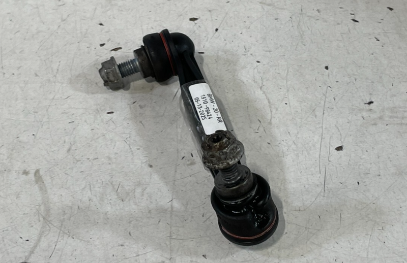 Load image into Gallery viewer, 17-24 BMW 330i 330e REAR RIGHT PASSENGER SIDE STABILIZER SWAY BAR END LINK 98424
