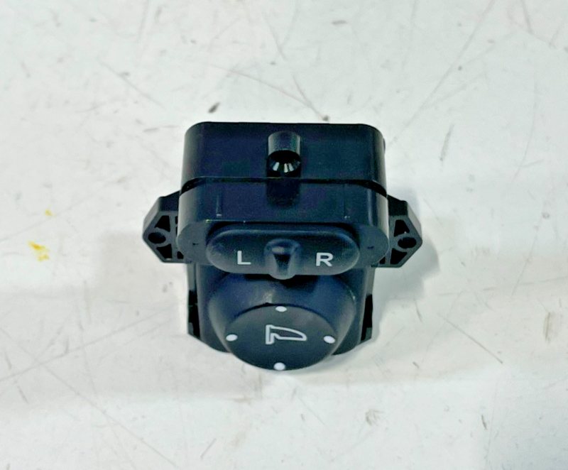 Load image into Gallery viewer, 23-25 HONDA CIVIC CR-V HR-V FRONT LEFT SIDE DOOR MIRROR ADJUSTMENT SWITCH 102539
