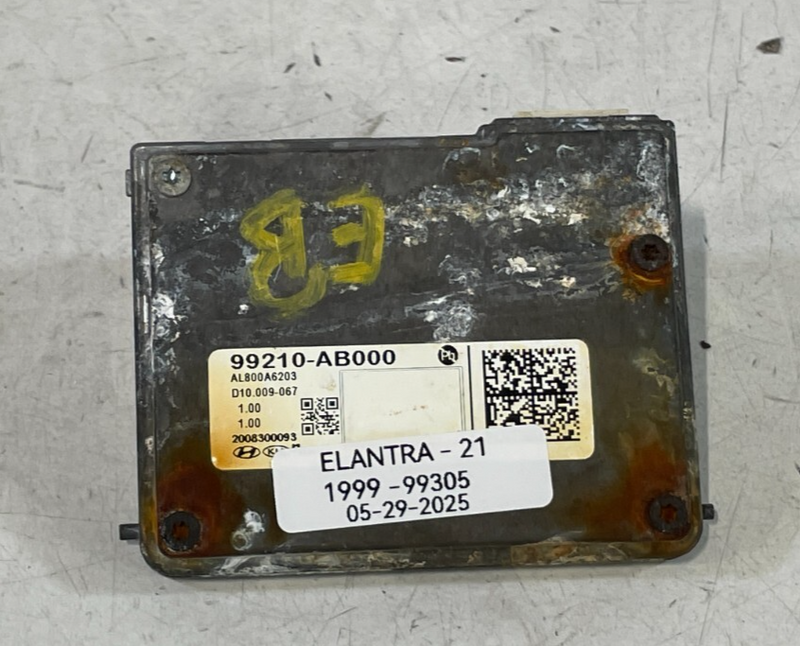 Load image into Gallery viewer, 2021-2023 HYUNDAI ELANTRA WINDSHIELD LANE KEEP ASSIST CAMERA MODULE # 99305
