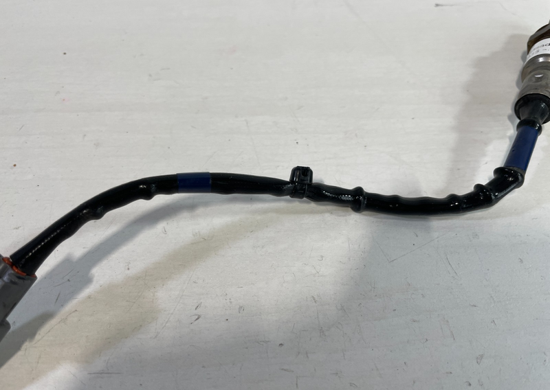 Load image into Gallery viewer, 20-25 HYUNDAI PALISADE REAR LEFT LOWER EXHAUST LAMBDA O2 SENSOR 3.8L # 104168
