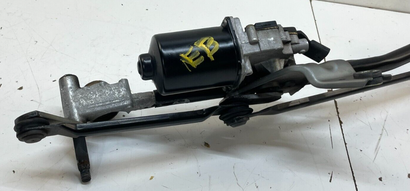 Load image into Gallery viewer, 2017 - 2019 INFINITI QX30 WINDSHIELD WIPER TRANSMISSION LINKAGE W/ MOTOR # 79475
