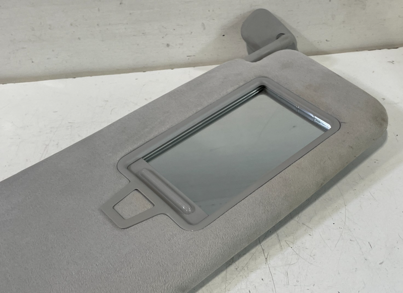 Load image into Gallery viewer, 2020-2025 HYUNDAI PALISADE FRONT RIGHT PASSENGER SIDE SUN VISOR SUNVISOR #104060
