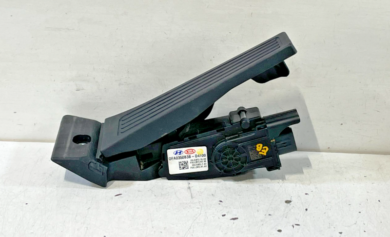 Load image into Gallery viewer, HYUNDAI PALISADE SANTA FE GAS PEDAL ACCELERATOR THROTTLE TRAVEL SENSOR # 100228
