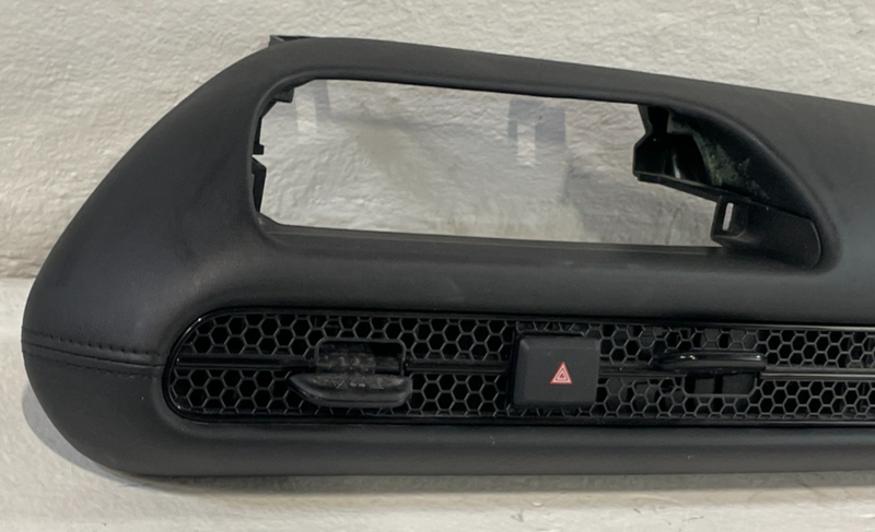Load image into Gallery viewer, 2023-2025 HONDA HR-V LX DASH RIGHT TRIM MOLDING PANEL 77252-3W0-A01ZA # 100759
