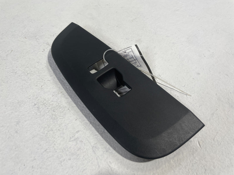 Load image into Gallery viewer, 2023-2025 HONDA HR-V FRONT RIGHT DOOR WINDOW SWITCH COVER BEZEL 2.0L # 105433
