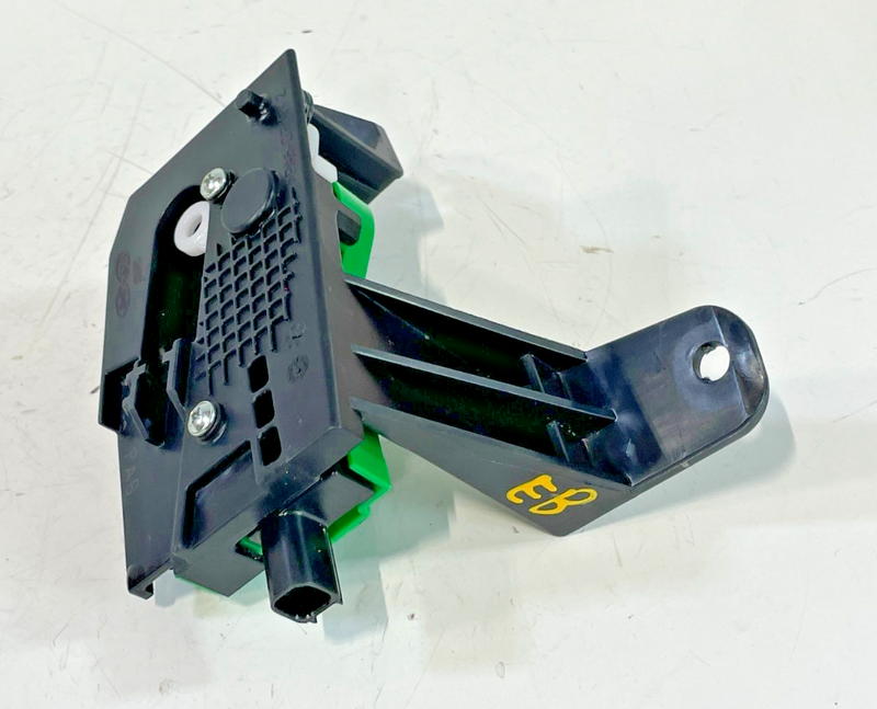 Load image into Gallery viewer, 2020-2022 HYUNDAI PALISADE FUEL GAS TANK DOOR LATCH LOCK ACTUATOR MODULE #102361
