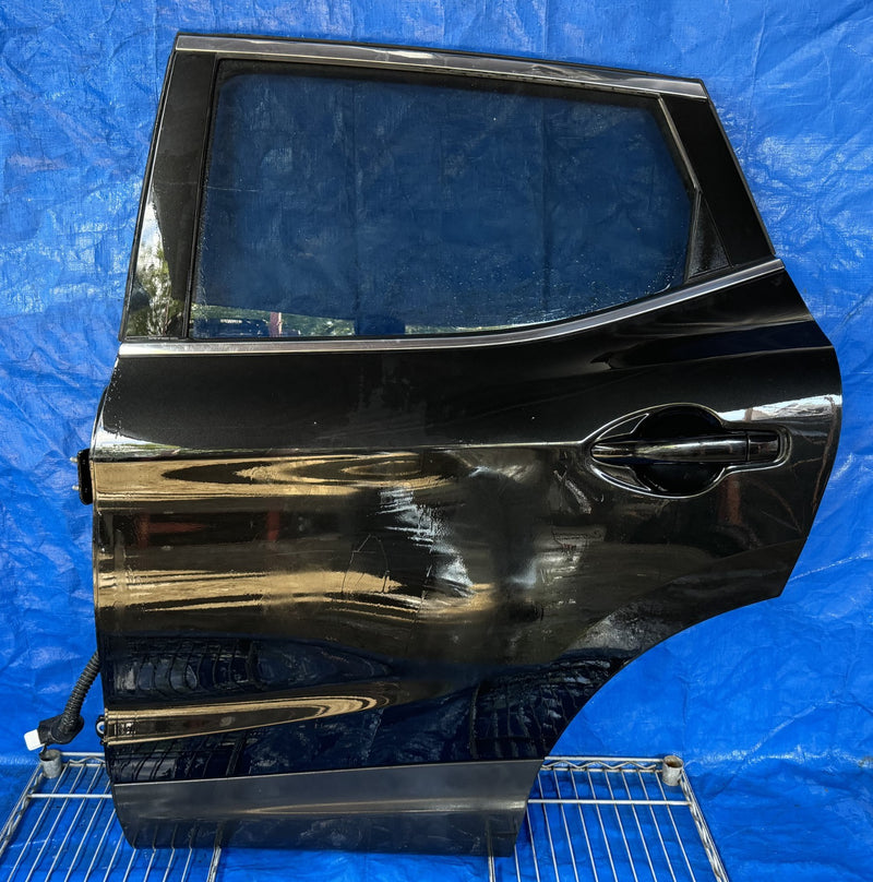 Load image into Gallery viewer, 17-22 NISSAN ROGUE SPORT REAR LEFT SIDE DOOR ASSEMBLY BLACK (G41) # MR8-DRU1702
