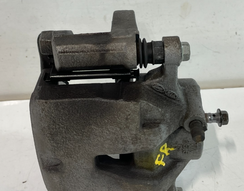 Load image into Gallery viewer, 2019-2020 HYUNDAI SANTA FE FRONT RIGHT DISC BRAKE CALIPER W/O BRAKE PADS #102967
