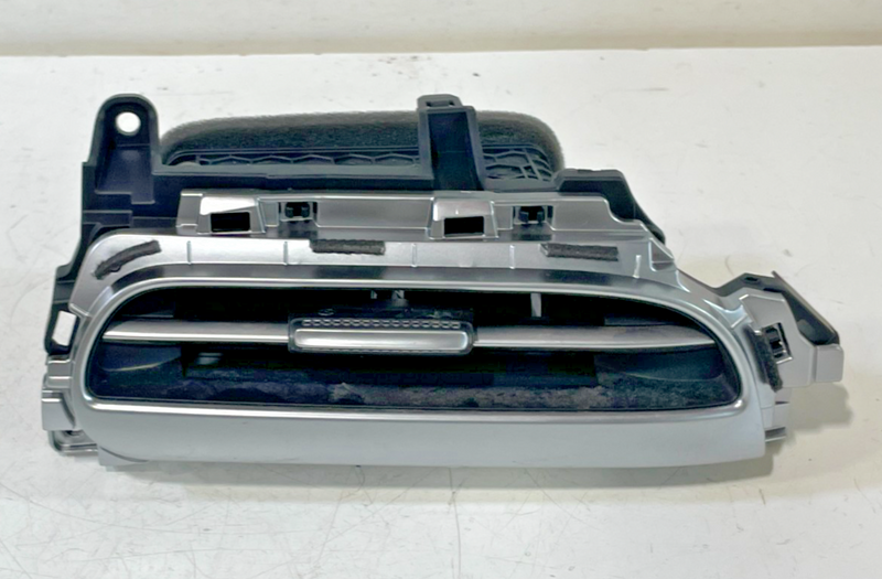 Load image into Gallery viewer, 2023-2025 HYUNDAI PALISADE FRONT LEFT SIDE DASH AC AIR VENT GRILLE # 103305
