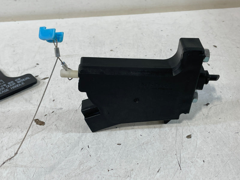 Load image into Gallery viewer, 2018-2023 KIA STINGER FUEL FILLER DOOR LID LOCK LATCH ACTUATOR ASSEMBLY # 99657
