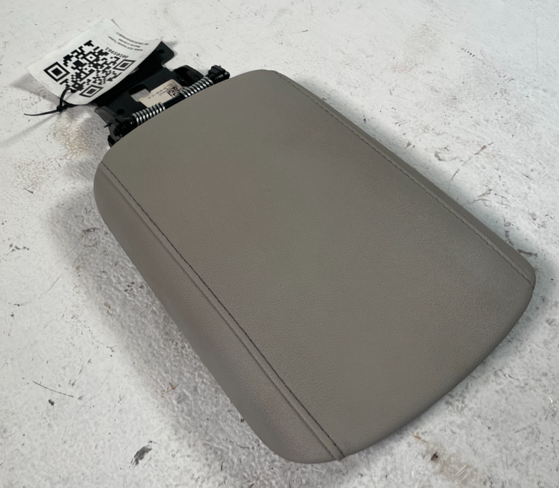 Load image into Gallery viewer, 2025 HYUNDAI TUCSON LIMITED CENTER CONSOLE ARM REST ARMREST LID COVER #105961
